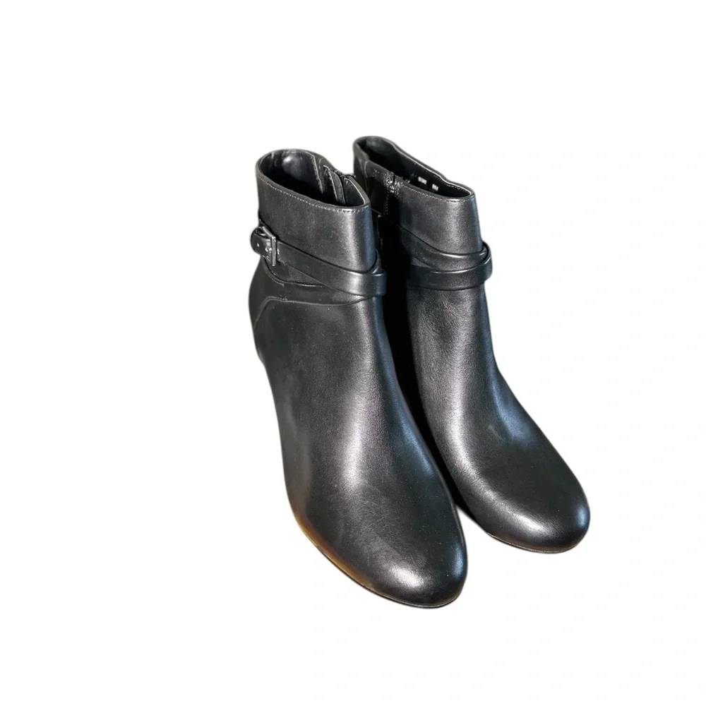 Bella Vita Black Ankle Booties women’s          size 8